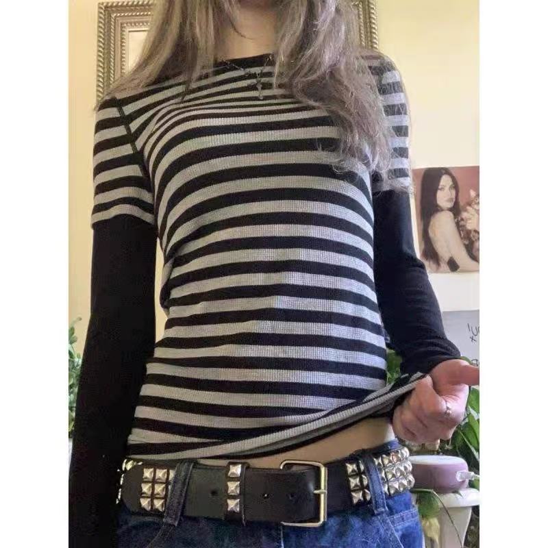 Winter Clothing Aesthetic - قميص بأكمام طويلة بطبعة صحيفة عتيقة
